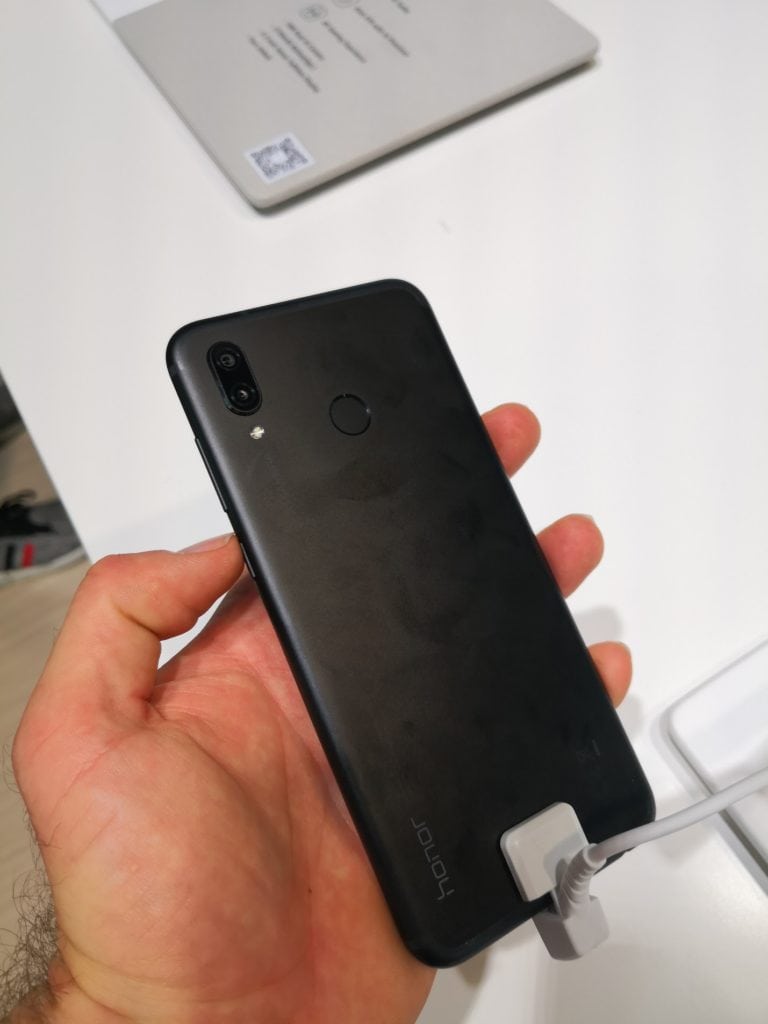 Huawei Mate 20 Lite Vs Honor Play Two Affordable Phones With A Huawei Mate 20 Lite Vs Honor Play Two Affordable Phones With A