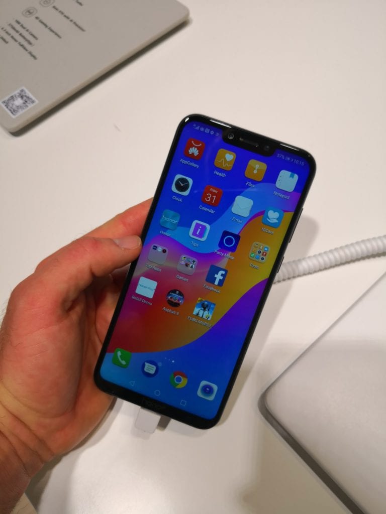 Huawei Mate 20 Lite Vs Honor Play Two Affordable Phones With A Huawei Mate 20 Lite Vs Honor Play Two Affordable Phones With A