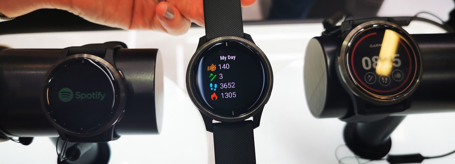 fr 235 vs vivoactive 3