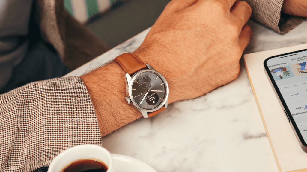 ScanWatch 2 42mm Black lifestyle EN ScanWatch 2 42mm Black lifestyle EN