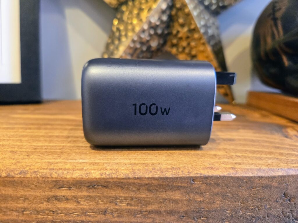 Ugreen Nexode 100W GaN Wall Charger Design Side view