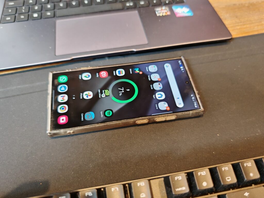 Zagg Wireless Charging Desk Mat QI Charging Phone