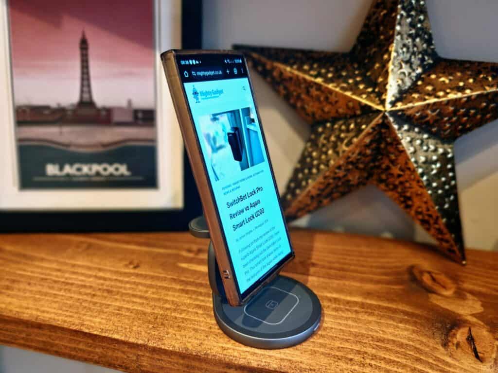 QDOS SnapStand 3 in 1 Wireless Charger Review 2