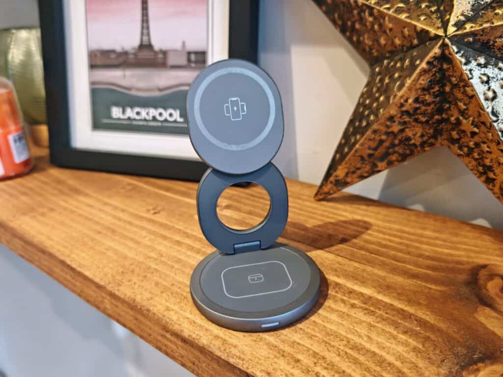 QDOS SnapStand 3 in 1 Wireless Charger Review 3