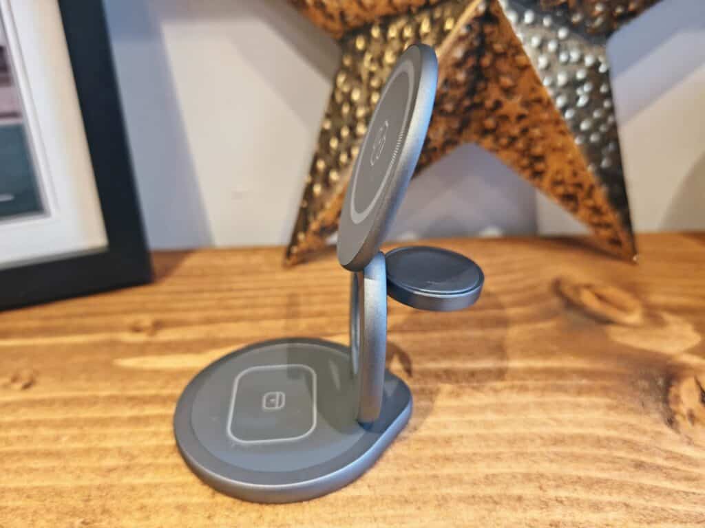 QDOS SnapStand 3 in 1 Wireless Charger Review 5