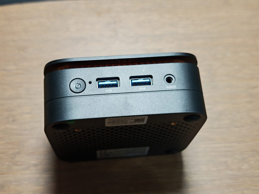NiPoGi E1 N150 Mini PC Front Port NiPoGi E1 N150 Mini PC Front Port