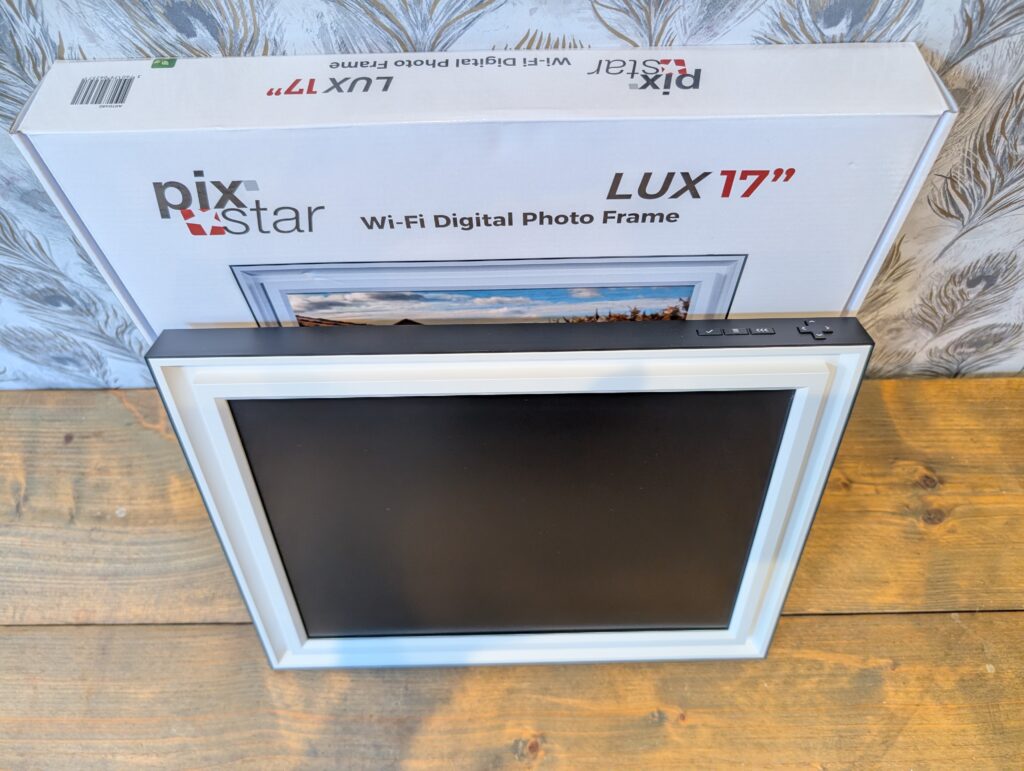 Pix Star LUX 17 Digital Photo Frame Review 4 Pix Star LUX 17 Digital Photo Frame Review 4