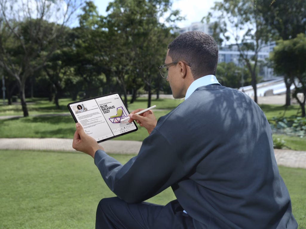 PadGo2 Lifestyle Black OpenCanvas Medium