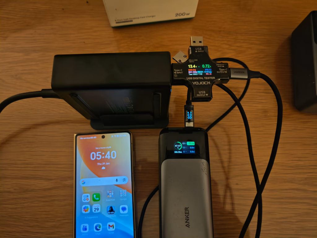 Ugreen Zapix 200W 8 Port Charging Station Review 4