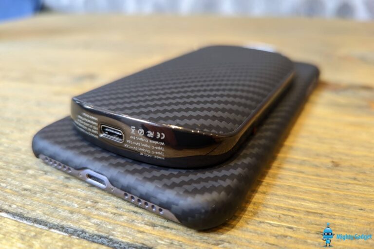 PITAKA MagEZ Juice: 2-in-1 Magnetic Wireless Charger & MagEZ Case Review – Incredibly convenient, but slow charging and small battery back.